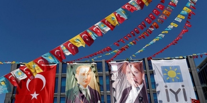 Mersin'de MHP'den istifa eden meclis yeleri Y Parti'ye geti