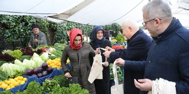 İstanbul Esnaf Odaları Birliği, bez çanta dağıttı