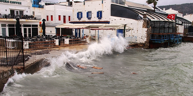 Bodrum'da f�rt�na ve ya�mur etkili oluyor