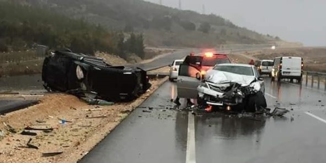 Antalya'da 4 ara� birbirine girdi: 1 �l�, 7 yaral�