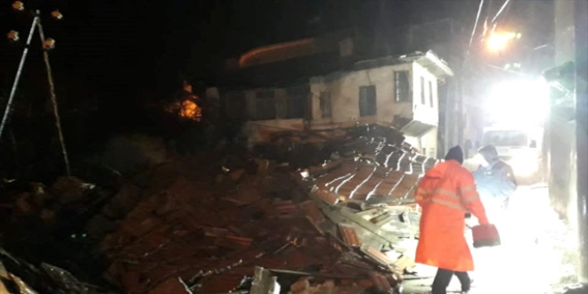 Denizli'de ar yata tescilli eski ev kt