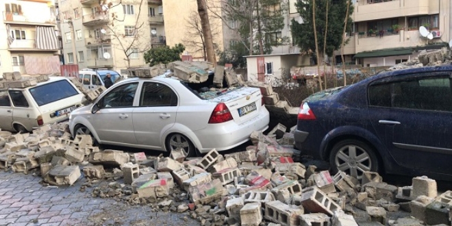 Sabah uyandıklarında bu manzarayla karşılaştılar
