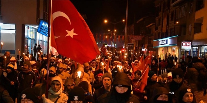 Sarıkamış şehitleri için meşaleli yürüyüş