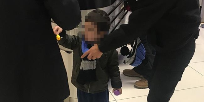 Küçük çocuk bu notla annesi tarafından terk edildi