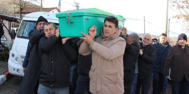 Manisa'da ölü bulunan emekli öğretmen toprağa verildi