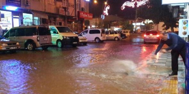 Adıyaman'da sağanak yağış su baskınlarına neden oldu