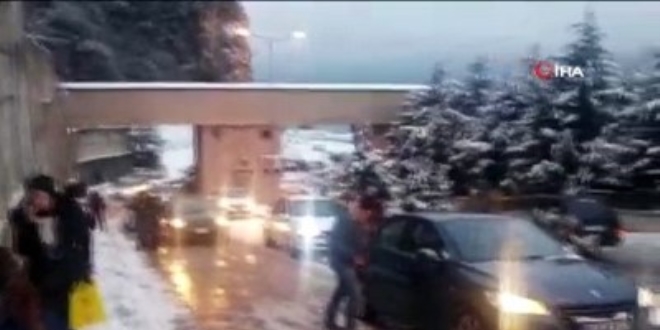 Hastane yoluna kar engeli, hastalar ve personel zor anlar yaad