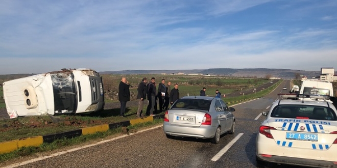 Gaziantep'te öğrenci minibüsü devrildi: 6 yaralı