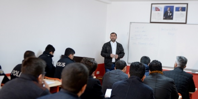 Kilis'te polisler Arapça öğreniyor