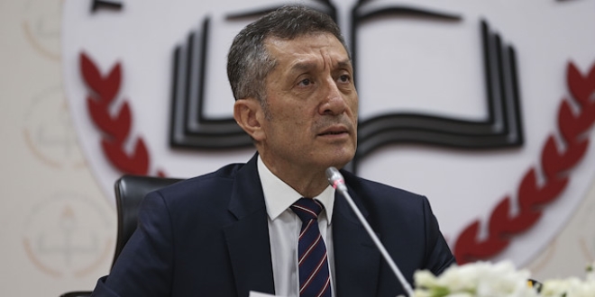 Bakan Selçuk, saldırıya uğrayan öğretmeni aradı