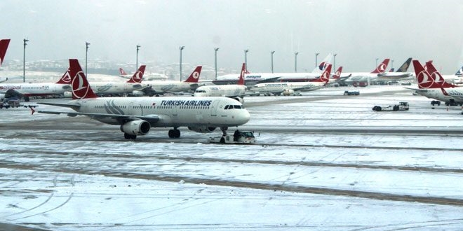 Erzincan'da hava ulaşımına kar engeli