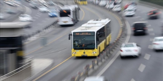 Metrobüsle yaklaşık 284 milyon kişi yolculuk yaptı