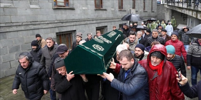 Cumhurbakan Erdoan'n daysnn cenazesi topraa verildi