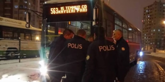 Sürücüsüyle tartıştığı halk otobüsüne ateş açtı