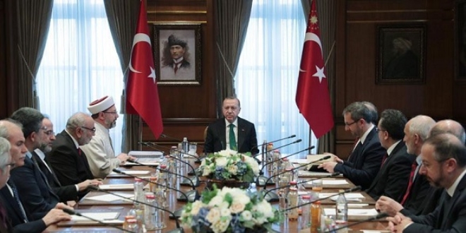 Cumhurbaşkanı Erdoğan, Diyanet İşleri Başkanı Erbaş'ı kabul etti