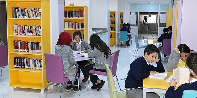Okul kütüphanesini koridora taşıdılar