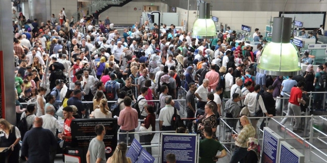 Havayollarına sömestr dopingi: Birçok seferde yer kalmadı