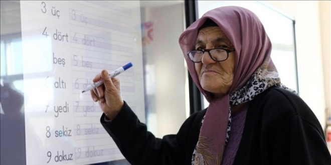 Okuma azmi yağmur çamur dinlemiyor