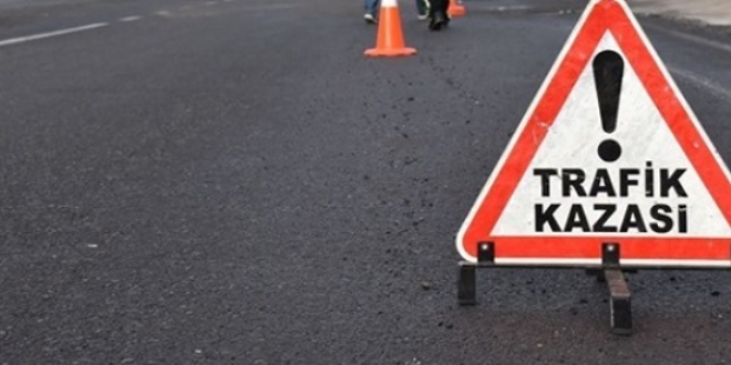 TIR, yolcu otobüsüne çarptı: 1 ölü, 2 yaralı
