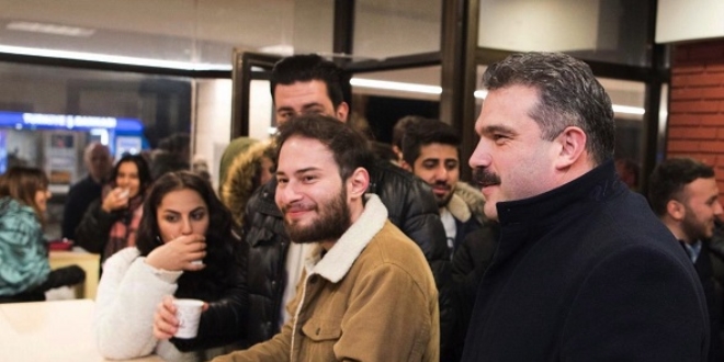Rektörden ders çalışan öğrencilere sürpriz ziyaret