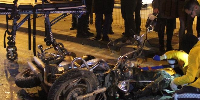 Motosiklet yol temizleme aracına çarptı: 1 ölü