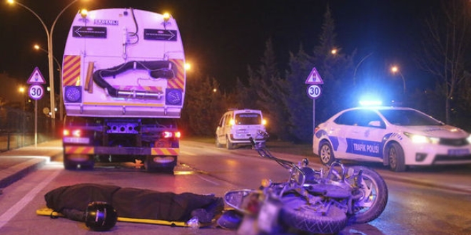 İzmit'te motosiklet kazası nişanlı çifti ayırdı: 1 ölü