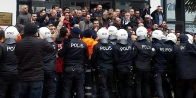İzmir'de eylem yapmak isteyen işçilere polis müdahalesi
