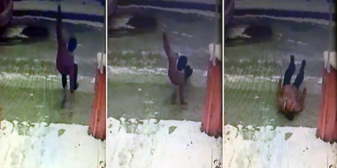 Buzlu yolda kayarak düştü, beyin kanaması geçirdi