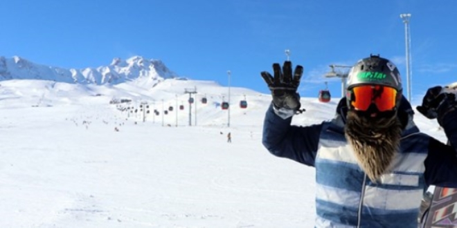 Erciyes 1 ayda 400 bin kişiyi ağırladı