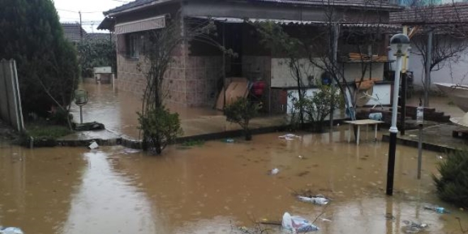 zmir'in ya raporu: 1 aylk yamur 3 gnde geldi