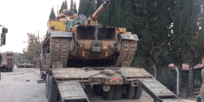 Hatay sınırına askeri tank sevkiyatı
