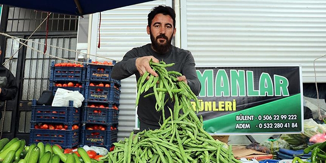Hafta sonu pazar tezgahında hafta içi dizi setlerinde