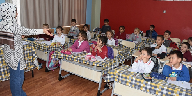 'Veliler sınıfa sahip çıkıyor' projesiyle okulu eve çevirdiler