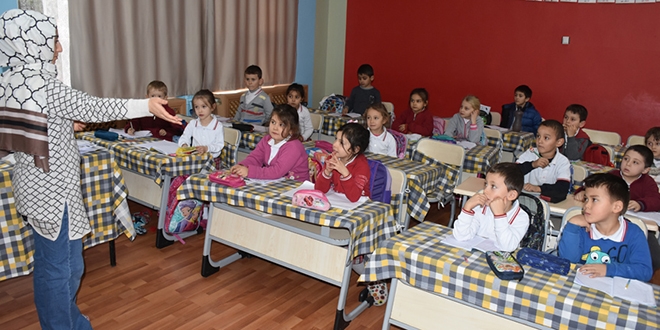 'Veliler snfa sahip kyor' projesiyle okulu eve evirdiler