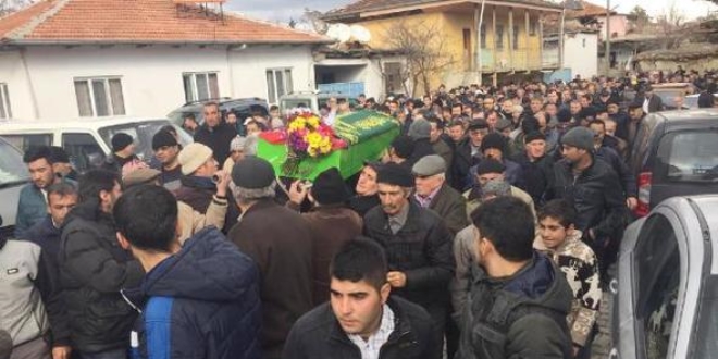 Liseli Emine, gözyaşlarıyla toprağa verildi