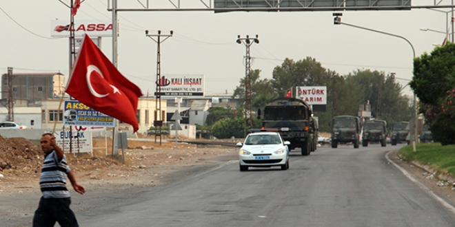 İdlib sınırına askeri sevkiyat sürüyor
