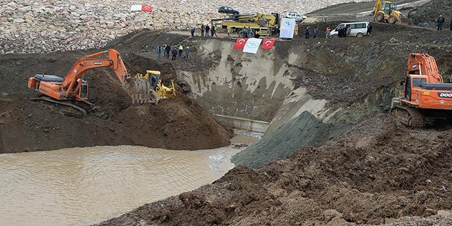 Yukar Afrin Baraj'nda su tutulmaya baland
