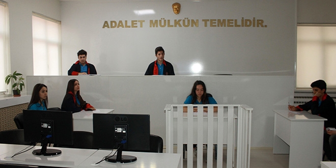 Bu mahkemede herkes öğrenci