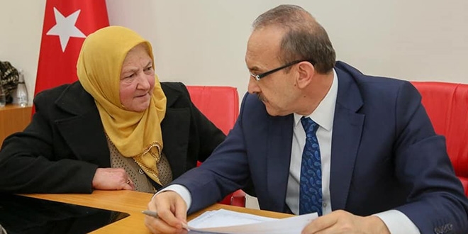 Vali Yavuz, 5 bin kişiyi birebir dinleyerek rekor kırdı