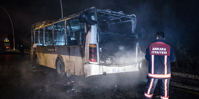 Ankara'da seyir halindeki özel halk otobüsü yandı