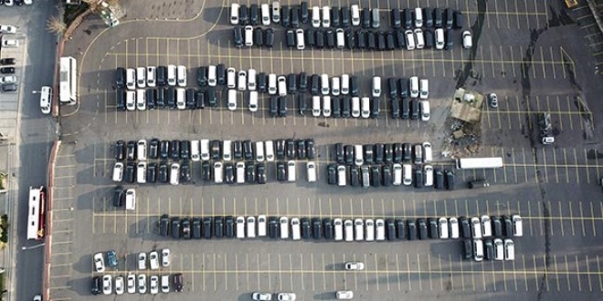 Yüzlerce Uber aracı yediemin otoparklarına çekildi
