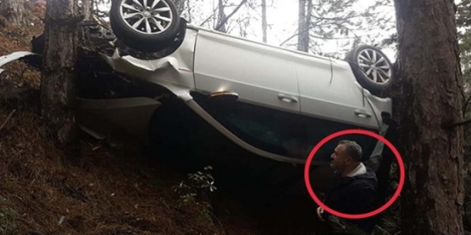 Hurdaya dönen otomobilden burnu bile kanamadan çıktı