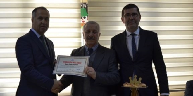 44 yıllık öğretmen doğum gününde emekli oldu