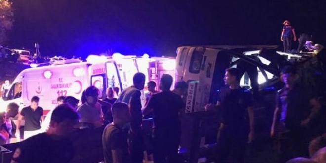 Yalova'da yolcu otobs devrildi: 12 yaral