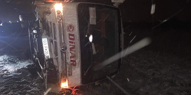 Denizli'de öğrenci servisi devrildi: 13 yaralı