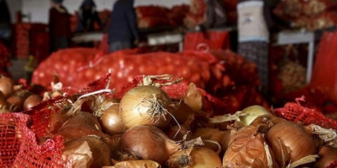 Fiyatı bir türlü düşmeyen soğan için stokçulara vergi freni