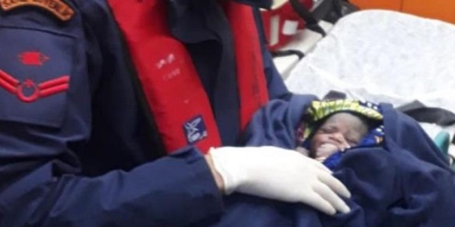 Umuda yolculukta donmak üzere olan bebek kurtarıldı