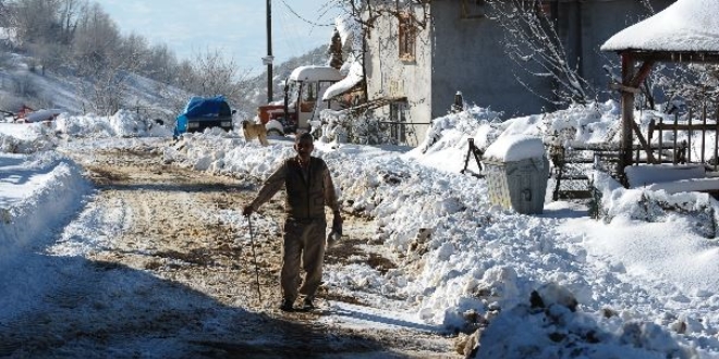32 haneli köyde 6 muhtar adayı