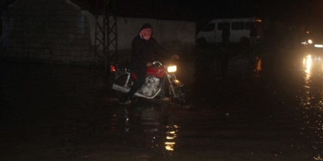 Hatay'da bent kt, bir mahalle su altnda kald