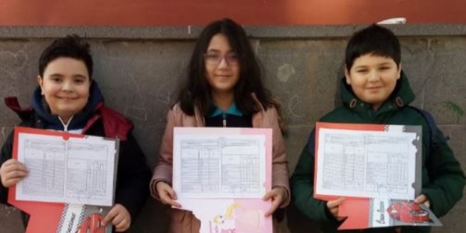 Öğrencilerden karne sevinci